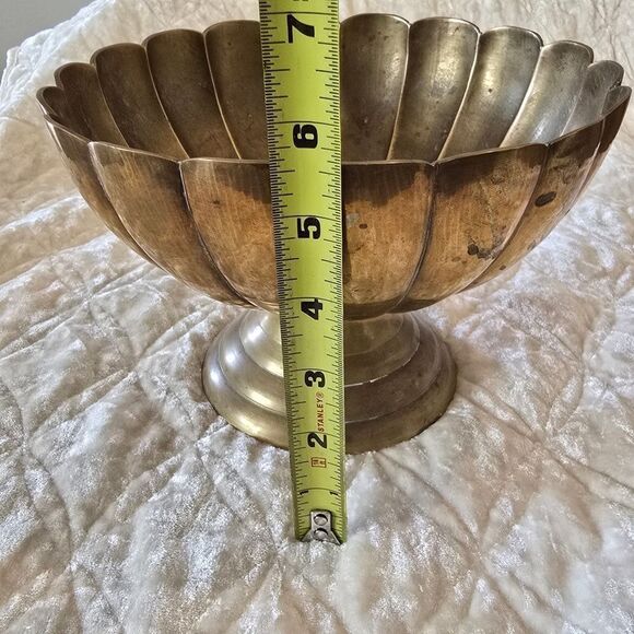 Vintage Decorative Brass Scallop Edge Pedestal Dish. Catch all Bowl - Picture 10 of 16